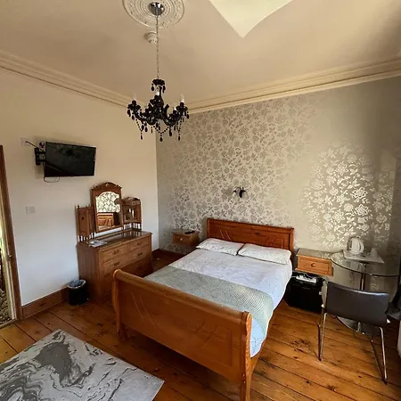 Pensión Elford House - 3*